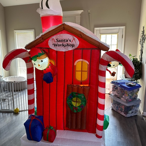 CUTEST SANTA’S WORKSHOP Animated Santa's Workshop Inflatable Christmas Shop HTF - Picture 3 of 15